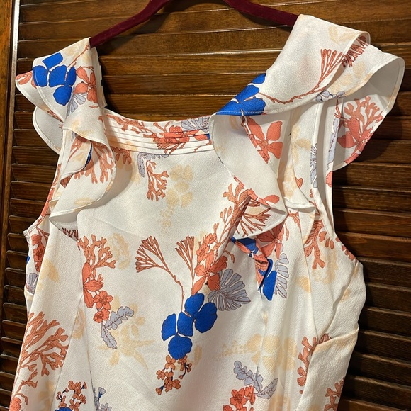 Liz Claiborne Cream Floral Sleeveless Blouse - Picture 2 of 7